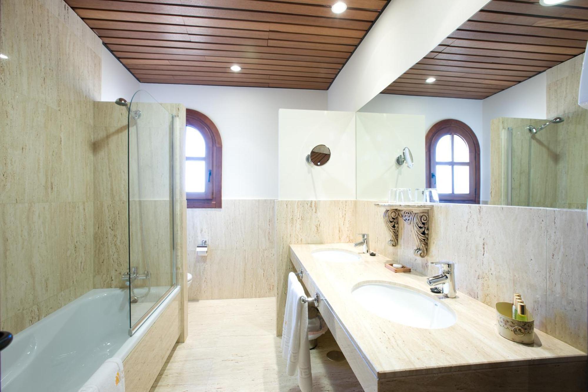 Bodegas Hacienda Albae Guest House Argamasilla De Alba Luaran gambar