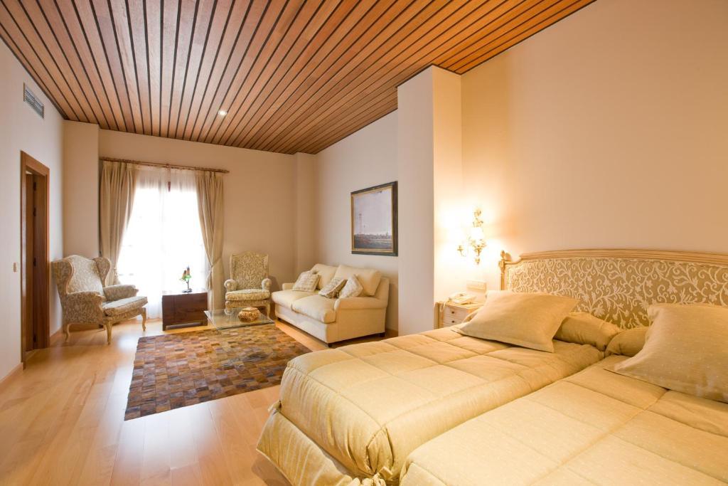 Bodegas Hacienda Albae Guest House Argamasilla De Alba Bilik gambar