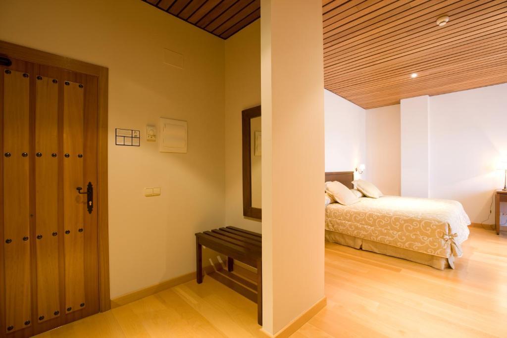 Bodegas Hacienda Albae Guest House Argamasilla De Alba Bilik gambar